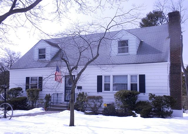 1st image of 334 Crestwood Ave