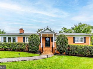 817 Golden Arrow St, Great Falls, VA 22066