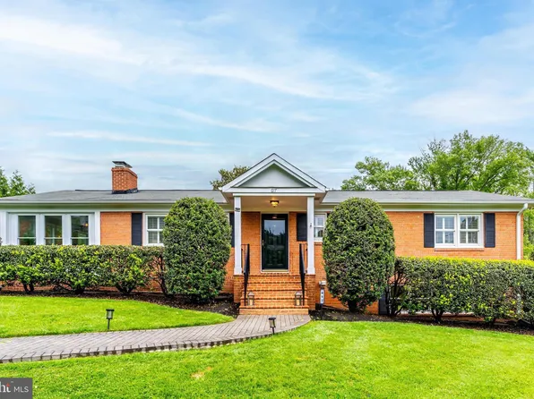 817 Golden Arrow St, Great Falls, VA 22066