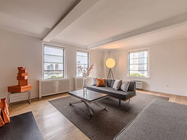 865 United Nations Plz APT 14A, New York, NY 10017