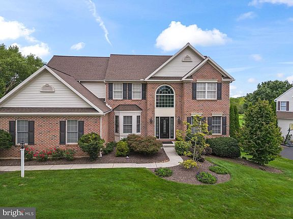 2nd image of 3381 Harwood Ln