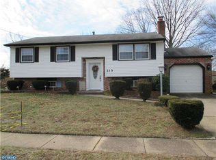 215 Hobart Dr, Laurel Springs, NJ 08021