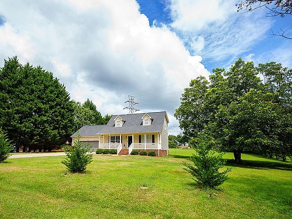 3rd image of 949 Woodland Dr