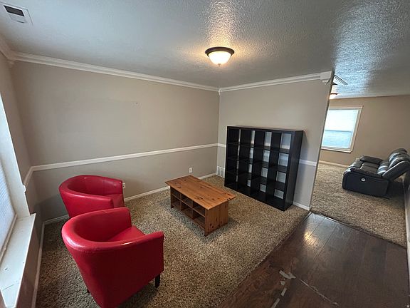 3rd image of 432 W Spring Ln