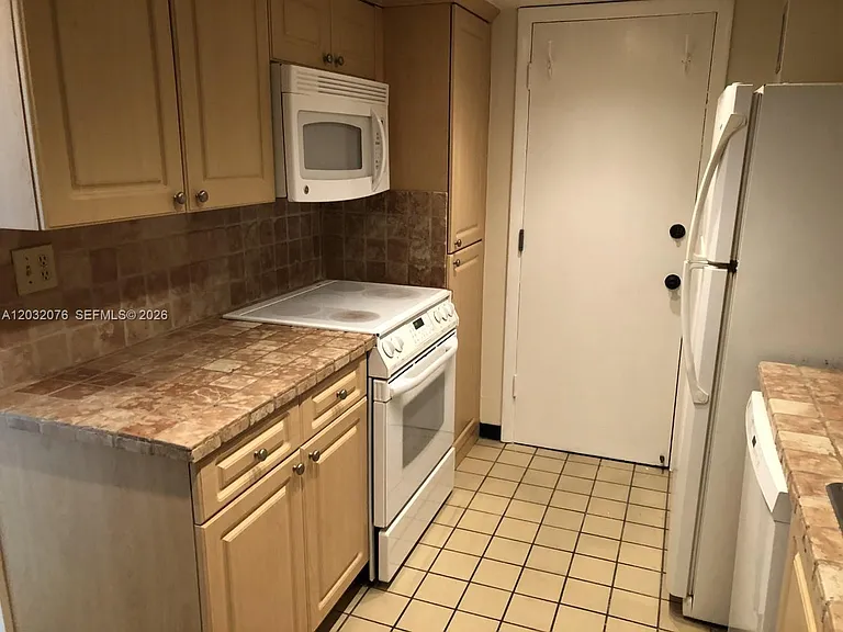 150 Ocean Lane Dr #4B — Photo 14