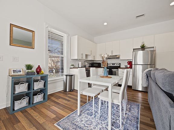 4th image of 906 Allene Ave SW