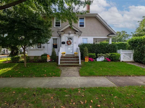 239 Bryant Avenue, Floral Park, NY 11001