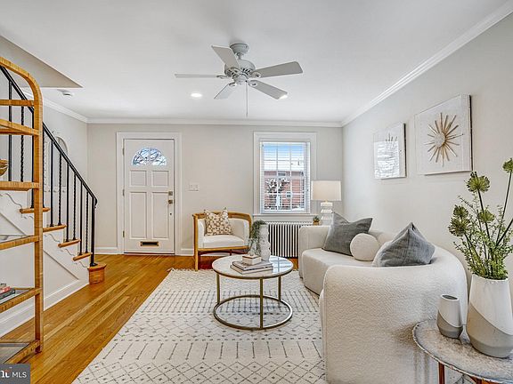 5th image of 1010 Colonial Ave