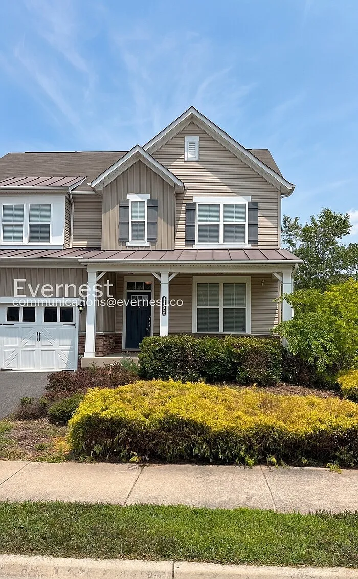 5 bed, 4.5 bath, 4047 sqft, $3,495 — Photo 2