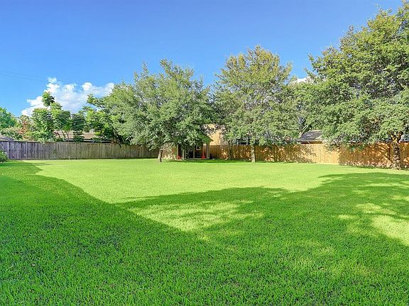 2nd image of 4422 Silverwood Dr