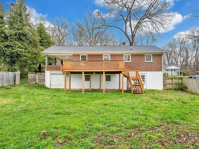 2532 Beechwood Ln — Photo 2