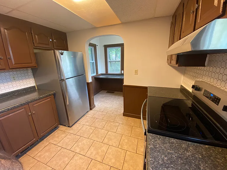 333 N Foster Ave — Photo 6