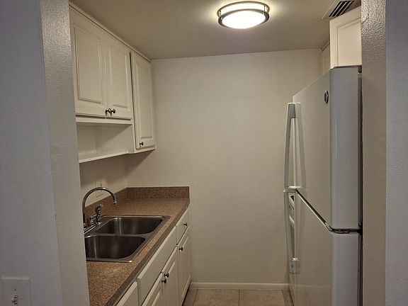 4th image of 611 Lyndhurst St #611