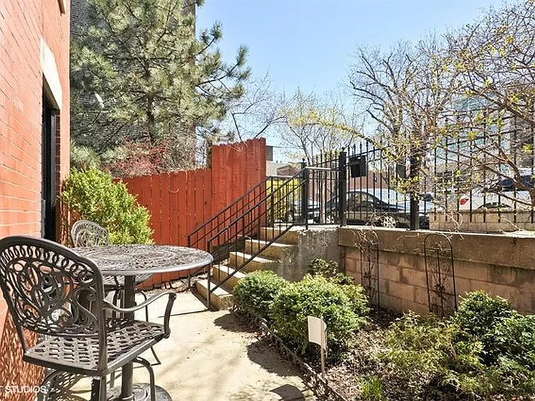 1938 W Dickens Ave #G — Photo 3