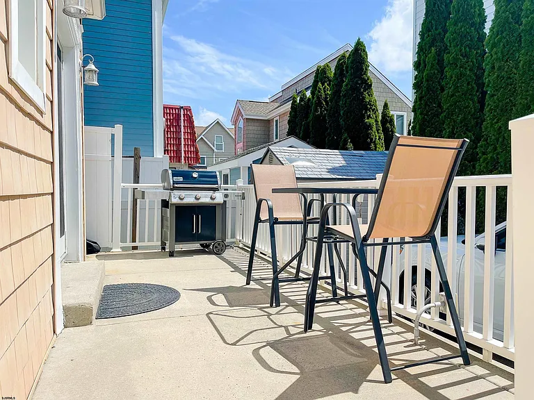 8310 Ventnor Ave — Photo 36