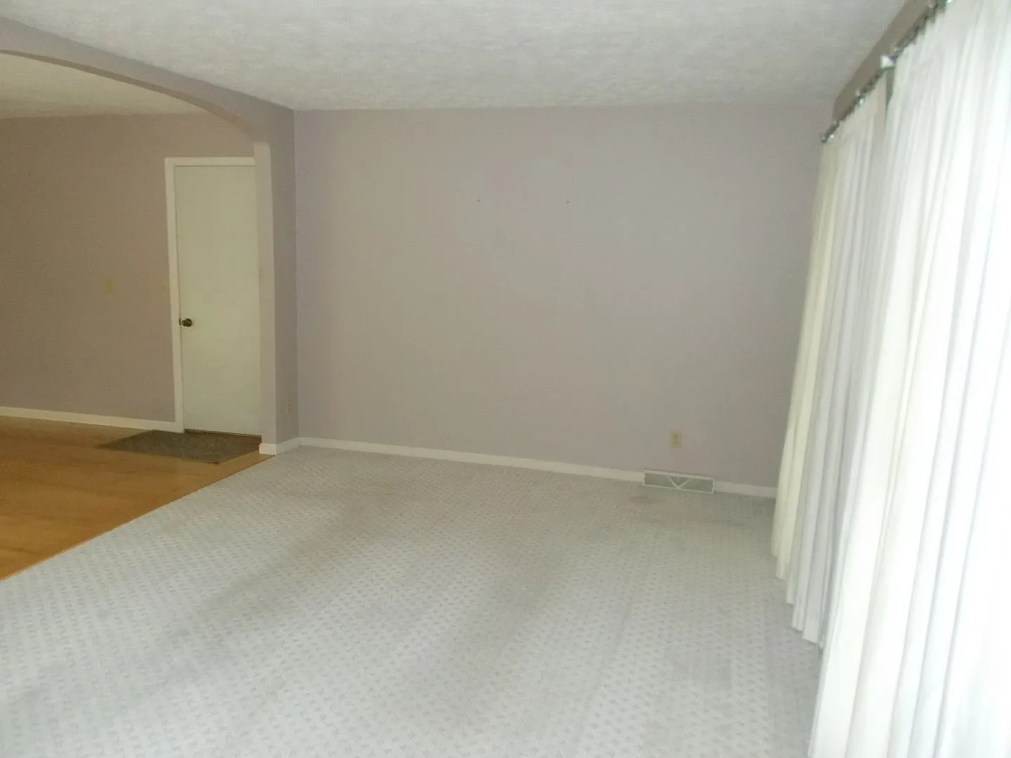 Spacious Oak Park Split-Level with Workshop & 2-Car Garage! — Photo 4