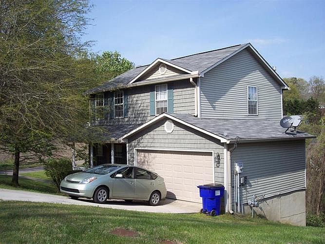 2nd image of 748 Settlers Pond Way
