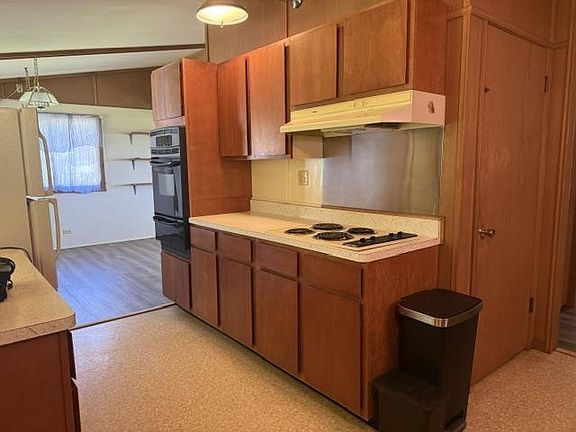 5th image of W13940 BEECHNUT AVENUE