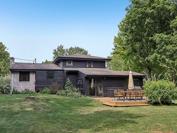 3rd image of 450 Rip Van Winkle DRIVE