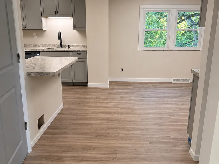 7246 Tonawanda Creek Rd — Photo 6