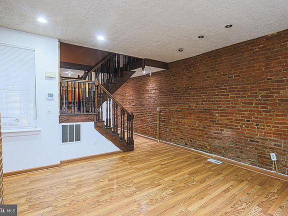 5th image of 337 Scott St