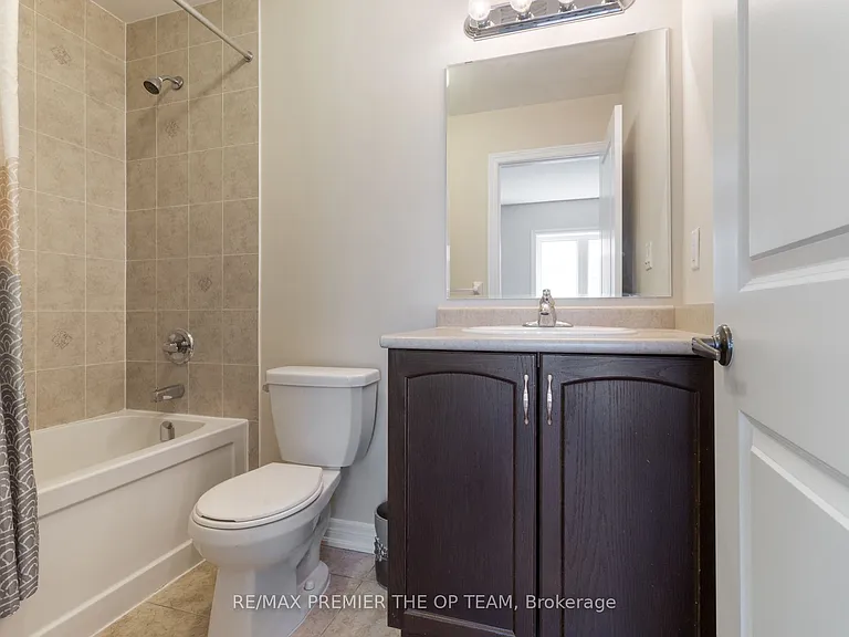 17 True Blue Cres — Photo 30