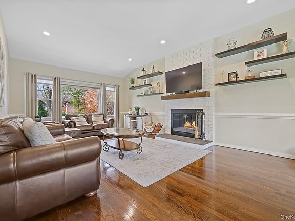 4th image of 24 Aspen Road