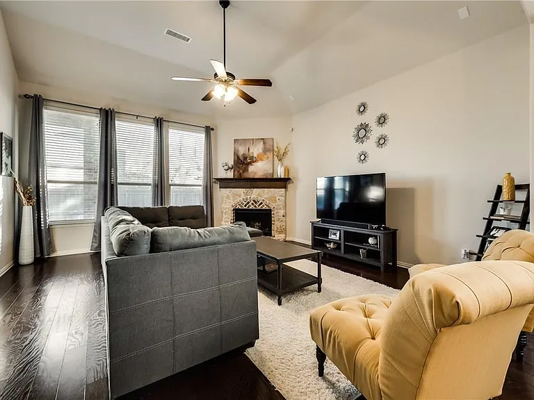 629 Hummingbird Dr — Photo 3