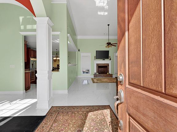 4th image of 304 Montview Way