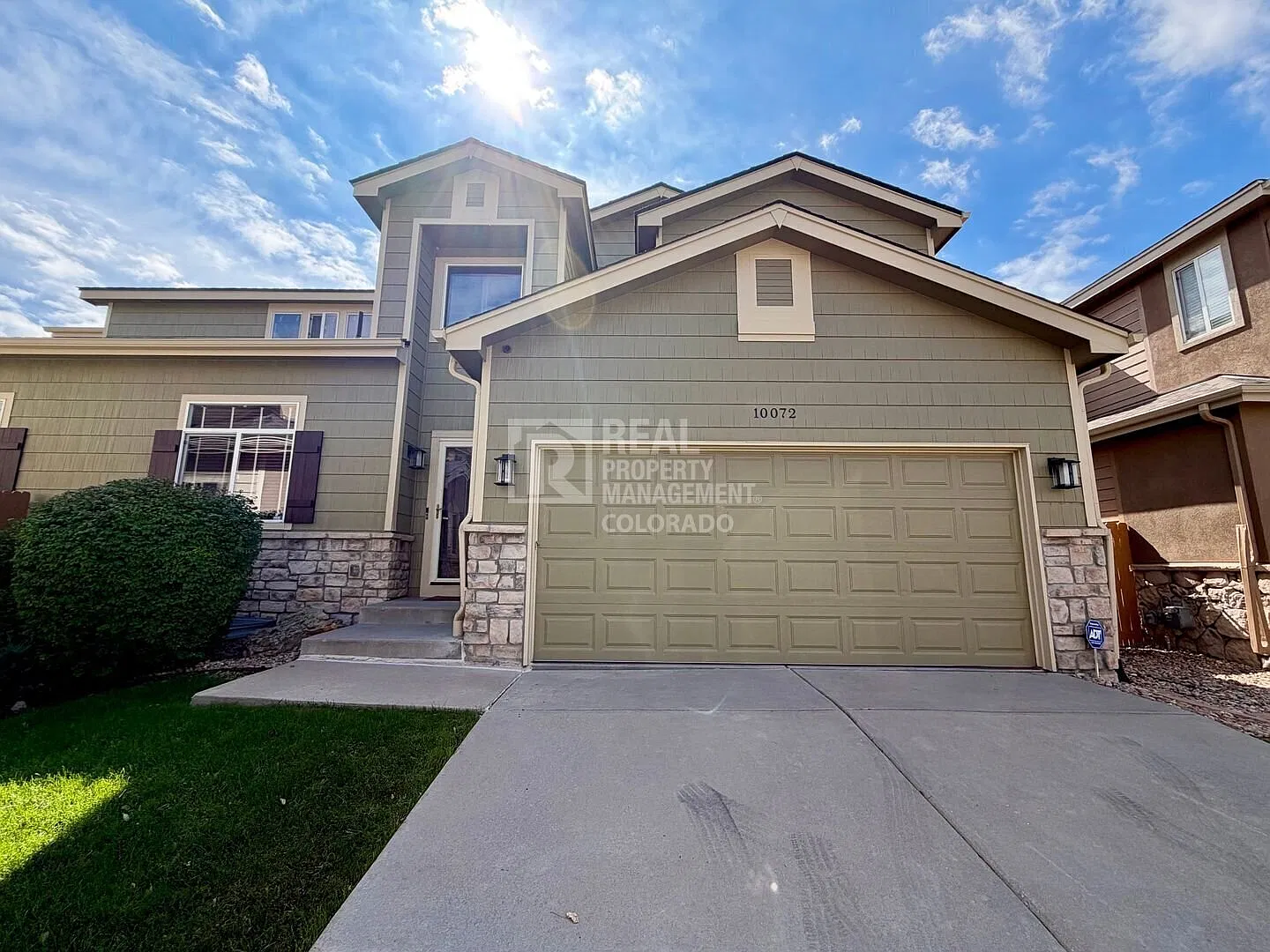 Spacious 4-Bedroom Thornton Home with Finished Basemenr & Fenced Private Yard — Photo 1