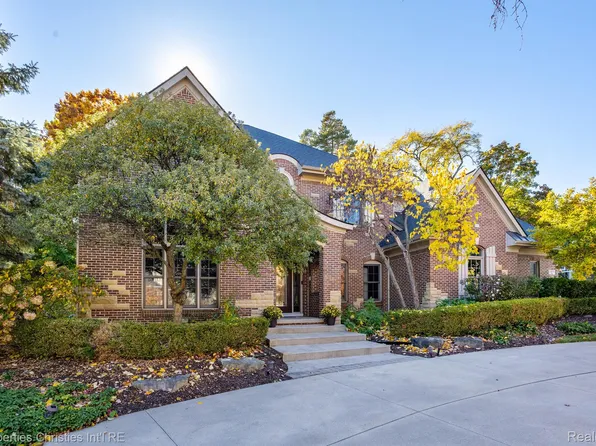 15975 Augusta Ct, Northville, MI 48168