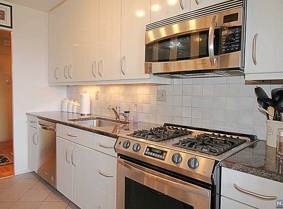 2nd image of 2000 Linwood Ave APT 12J