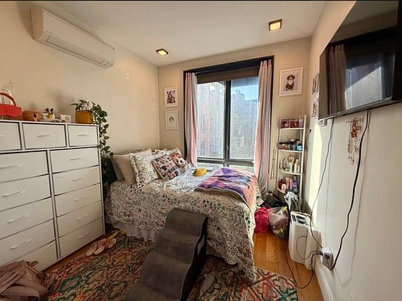 2nd image of 691 Chauncey St #3A