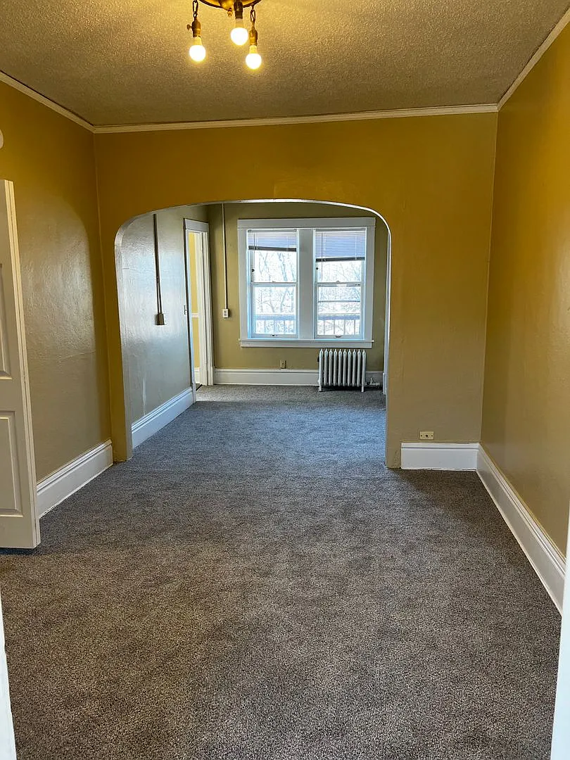 467 Herschel St. — Photo 4