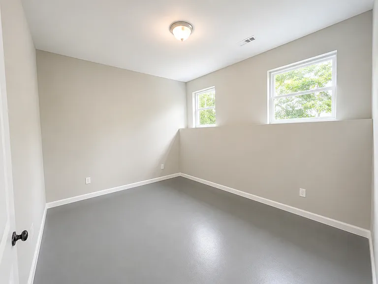 998 Center St NW #D — Photo 11