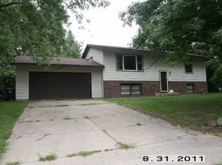 319 Egret Blvd NW, Coon Rapids, MN 55448