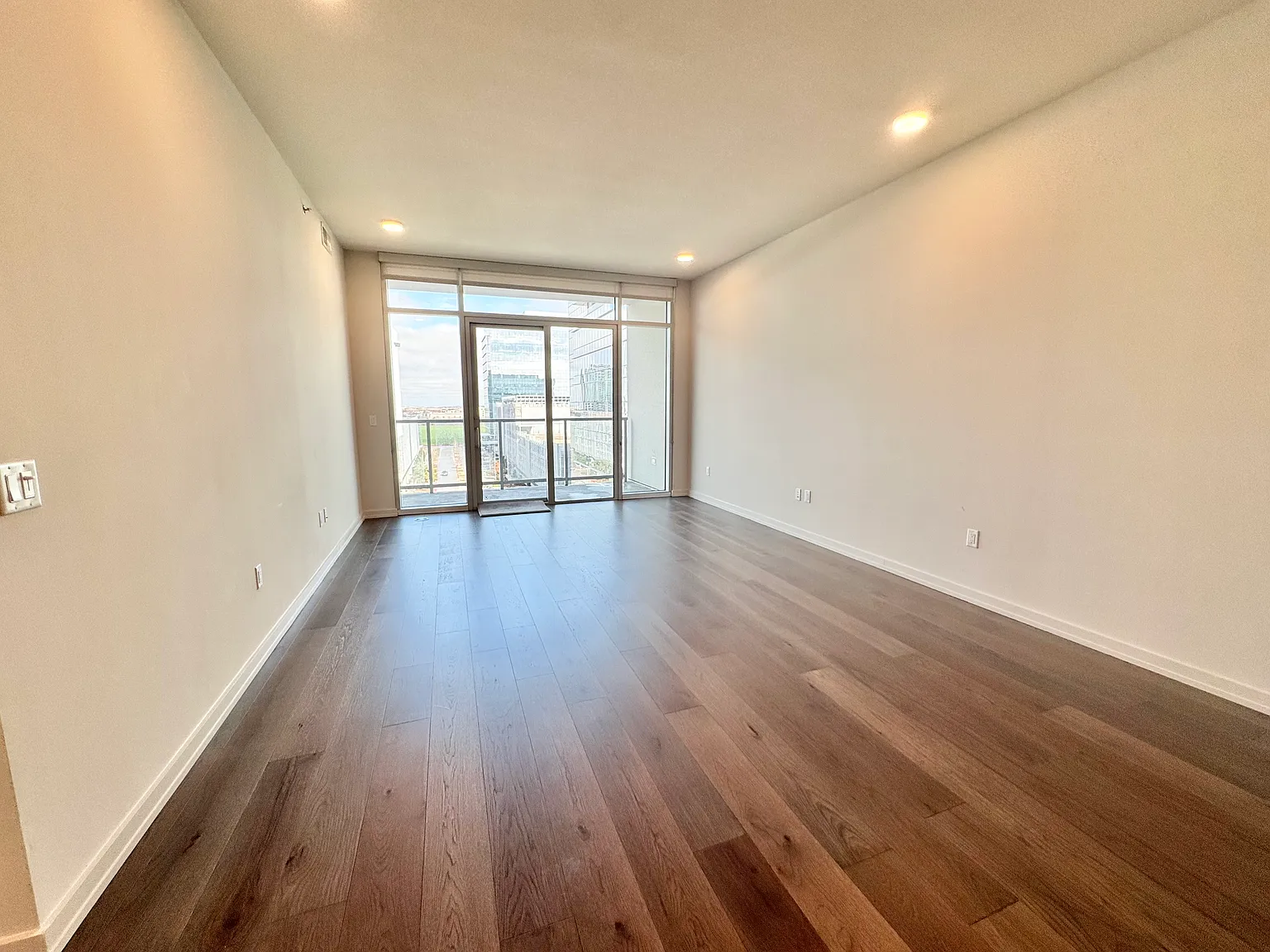 1 bed, 1040 sqft, $3,849 — Photo 2