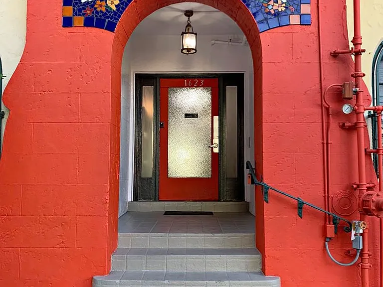1623 N Mariposa — Photo 19
