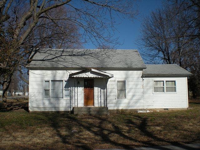 2nd image of 21 W Tyndal St