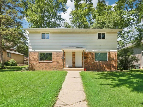 418-420 S Summit St, Whitewater, WI 53190