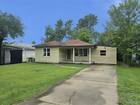 807 N Poplar St, Dexter, MO 63841