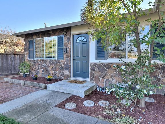 3rd image of 938 Connie Dr