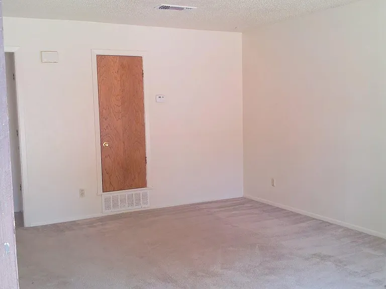 3215 W Shady Grove Rd — Photo 6