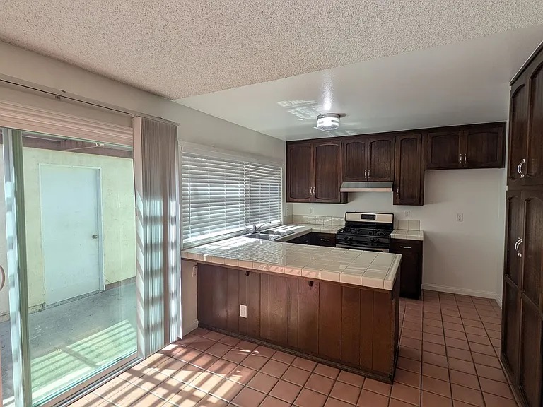 3221 Lemon Ln — Photo 6
