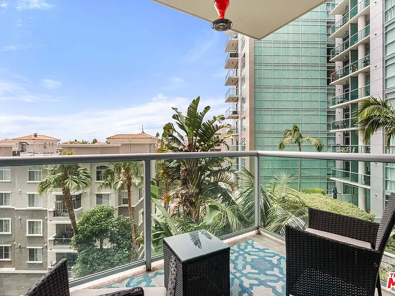 13700 Marina Pointe Dr #510 — Photo 20