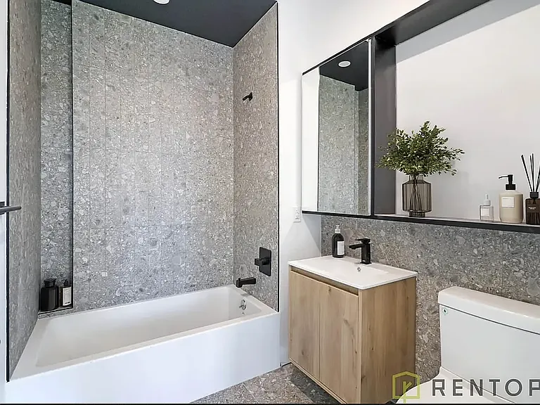 228 Berry St #7T — Photo 7