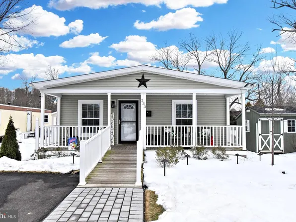 233 Hemlock Dr, New Britain, PA 18901