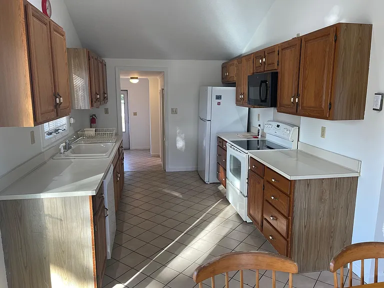 55 Overshores Dr W — Photo 6