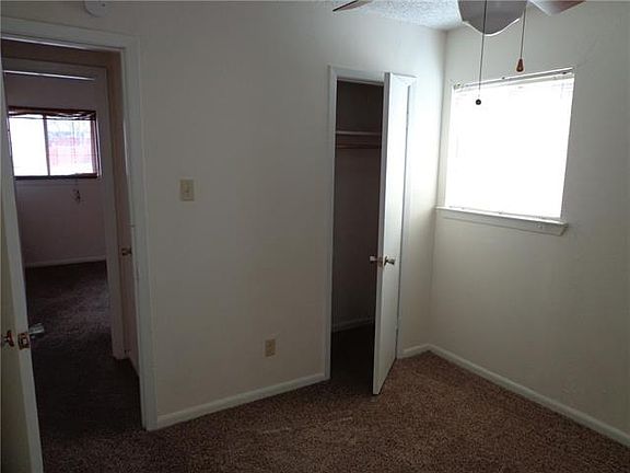 5th image of 833 Comal Ave