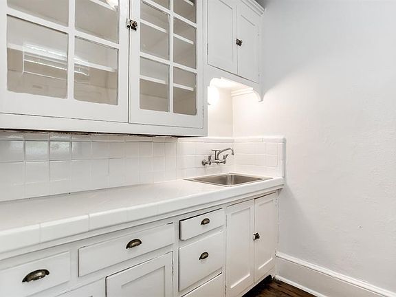 4th image of 4638 Live Oak St #1